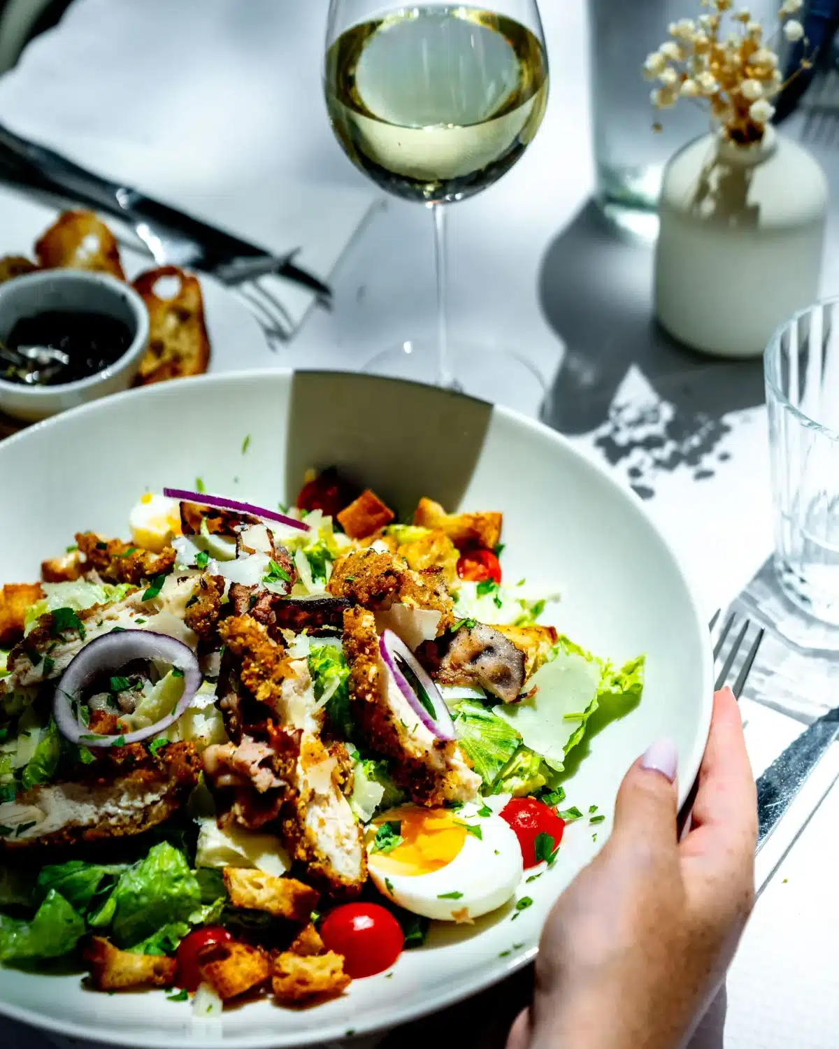 Salade servie au déjeuner