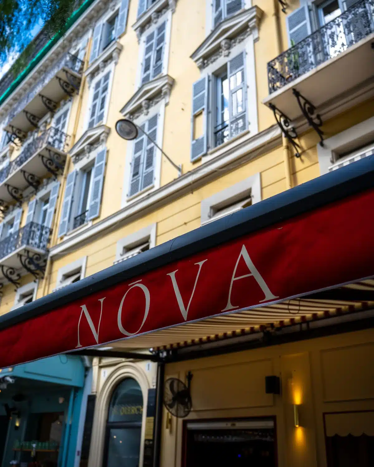 Façade de NŌVA, place Magenta à Nice