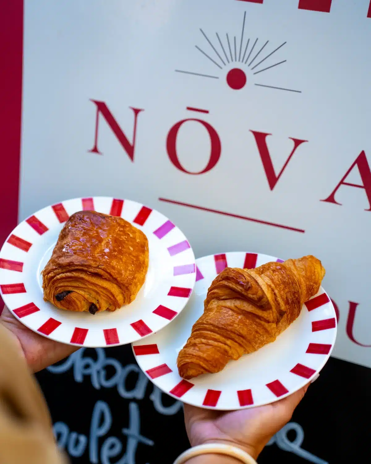 Croissants servis au petit-déjeuner